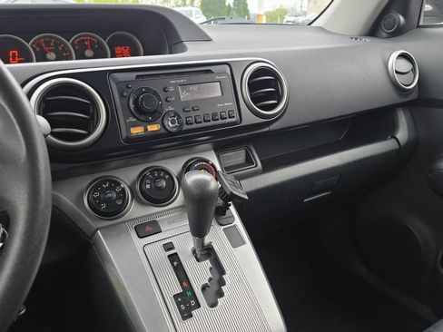 Used 2012 Scion xB FWD image 31