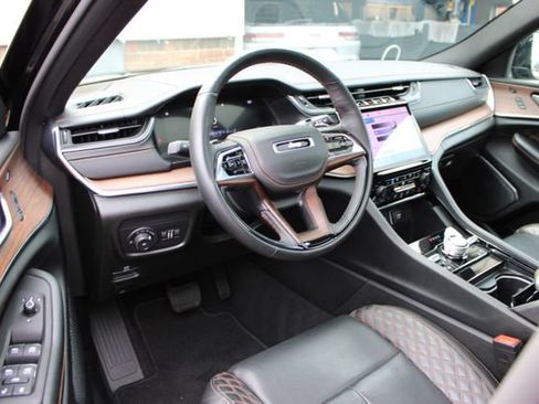 Used 2025 Jeep Grand Cherokee Summit w/ Obsidian Package AWD/4WD image 14