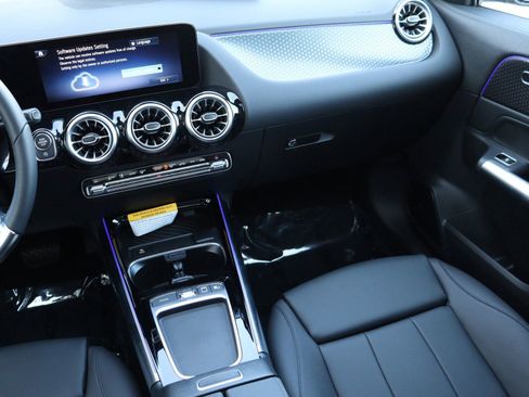 Used 2025 Mercedes-Benz GLA 250 image 21