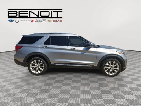 Used 2023 Ford Explorer Platinum w/ Technology Package AWD/4WD image 4