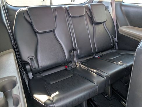 Used 2025 Kia Carnival image 6