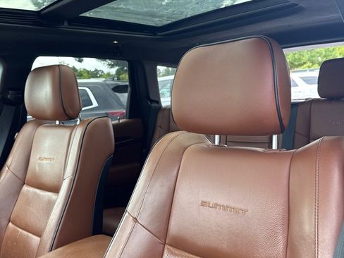 Used 2017 Jeep Grand Cherokee Summit w/ Skid Plate Group AWD/4WD image 17