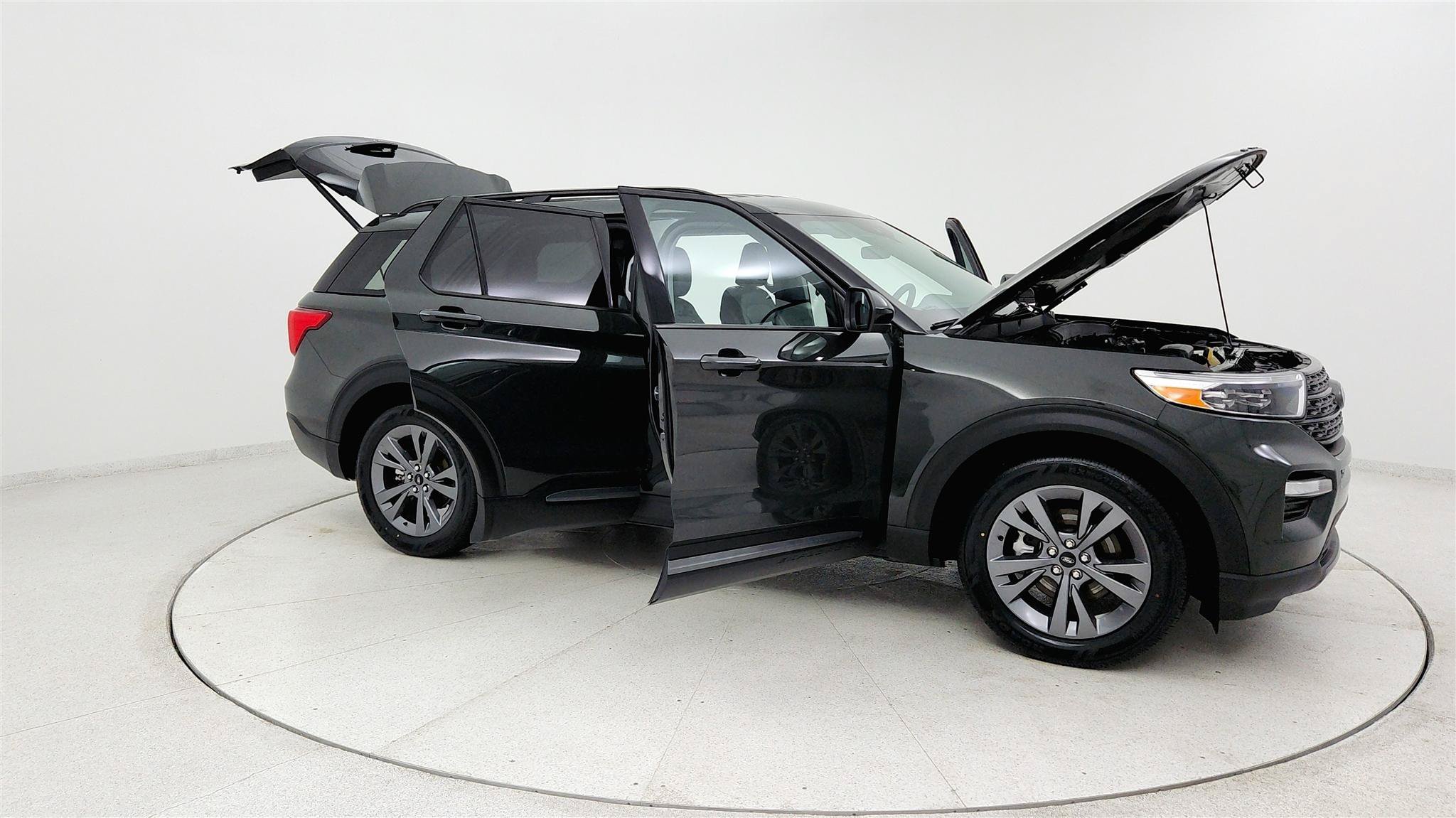 Used 2024 Ford Explorer XLT RWD image 34