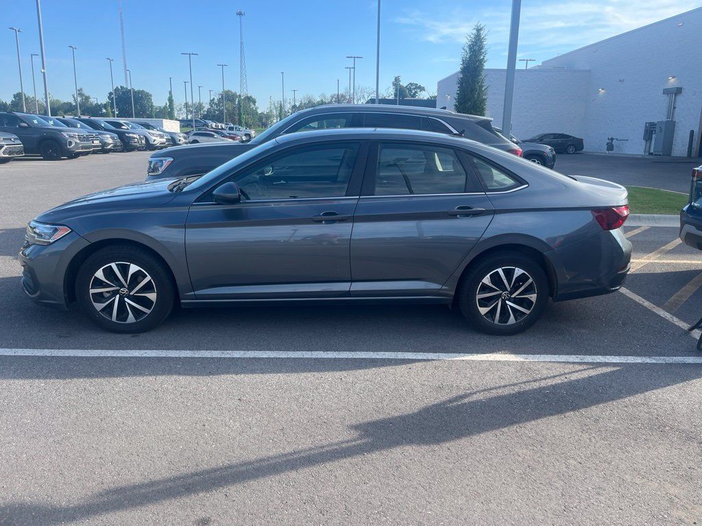 Used 2024 Volkswagen Jetta S FWD image 2