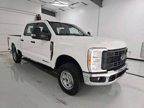 Used 2023 Ford F250 XL w/ FX4 Off-Road Package AWD/4WD image 1