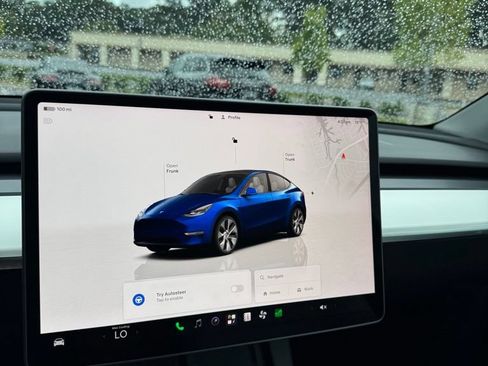 Used 2023 Tesla Model Y Long Range AWD/4WD image 14