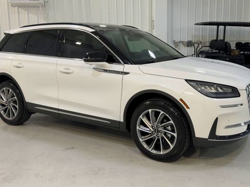 Used 2025 Lincoln Corsair FWD w/ Equipment Group 101A image 3