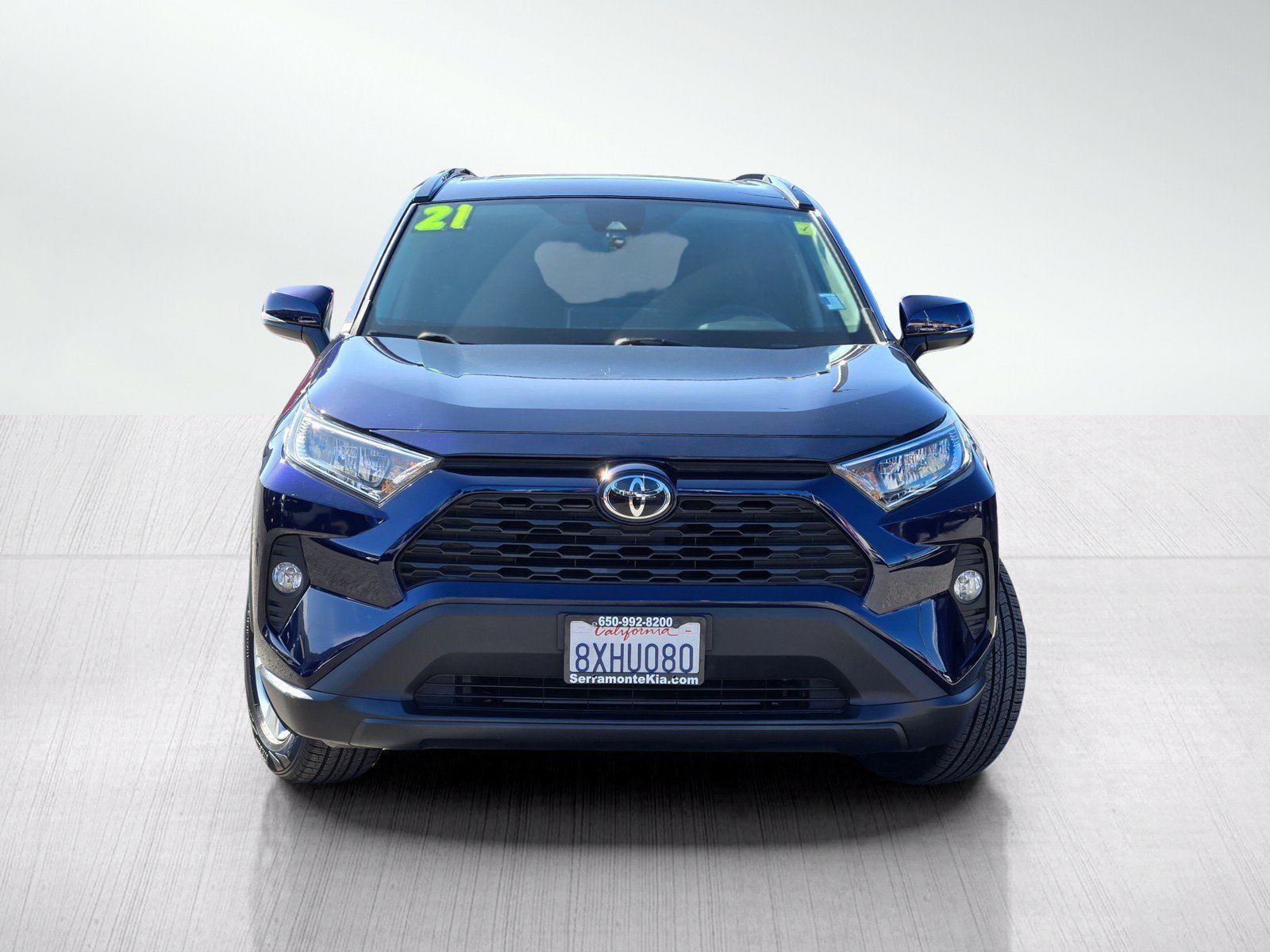 Used 2021 Toyota RAV4 XLE w/ Convenience Package FWD image 2