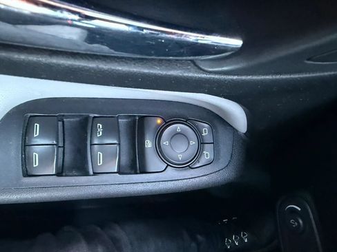 Used 2018 Chevrolet Equinox LT FWD image 22
