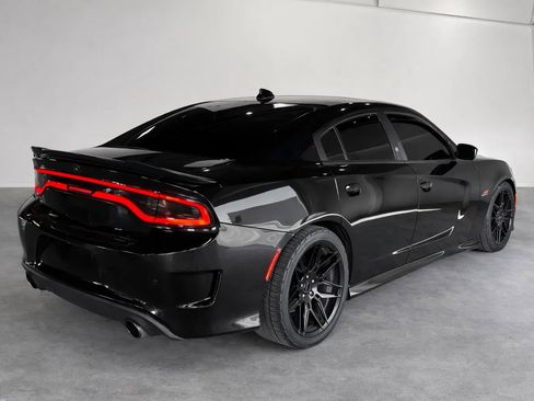 Used 2018 Dodge Charger R/T Scat Pack image 4