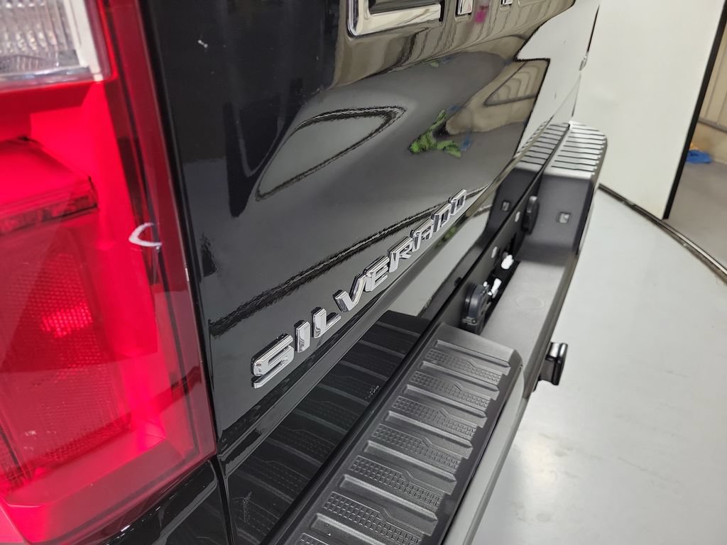 Used 2025 Chevrolet Silverado 1500 RST w/ Convenience Package II AWD/4WD image 5