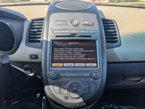Used 2013 Kia Soul ! w/ Premium Pkg image 12