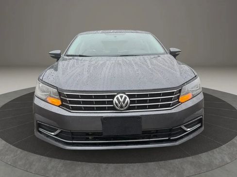 Used 2017 Volkswagen Passat 1.8T SE FWD image 2