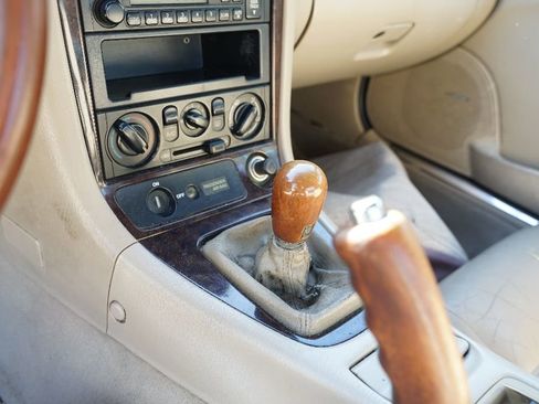 Used 2000 MAZDA MX-5 Miata SE image 11