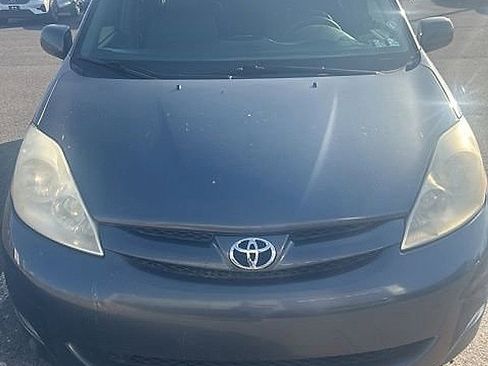 Used 2010 Toyota Sienna XLE image 15