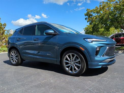 Used 2024 Buick Encore GX Avenir w/ Avenir Technology Package image 2