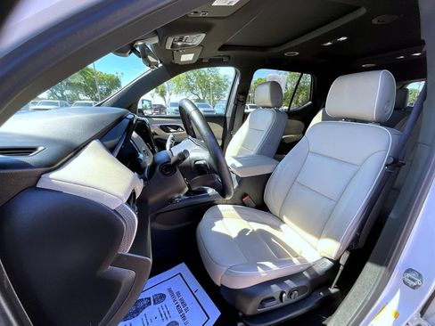 Used 2023 Chevrolet Traverse Premier AWD/4WD image 11