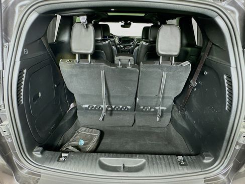 Used 2022 Chrysler Pacifica Limited w/ Uconnect Theater Family Group FWD image 30