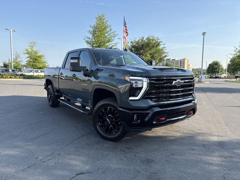 Used 2026 Chevrolet Silverado 2500 LT w/ Trail Boss Package AWD/4WD image 2