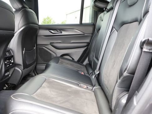 Used 2023 Jeep Grand Cherokee Altitude AWD/4WD image 18
