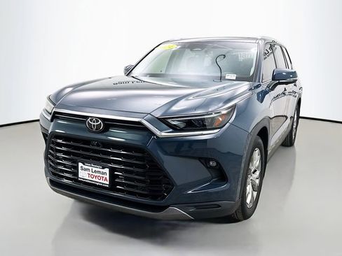 Used 2024 Toyota Grand Highlander FWD image 3