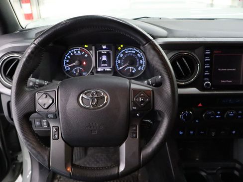 Used 2022 Toyota Tacoma TRD Sport image 16