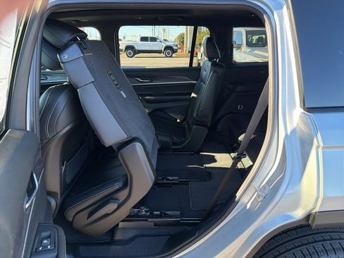 New 2025 Jeep Grand Cherokee L Limited image 24