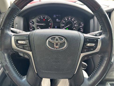 Used 2018 Toyota Land Cruiser AWD/4WD image 12