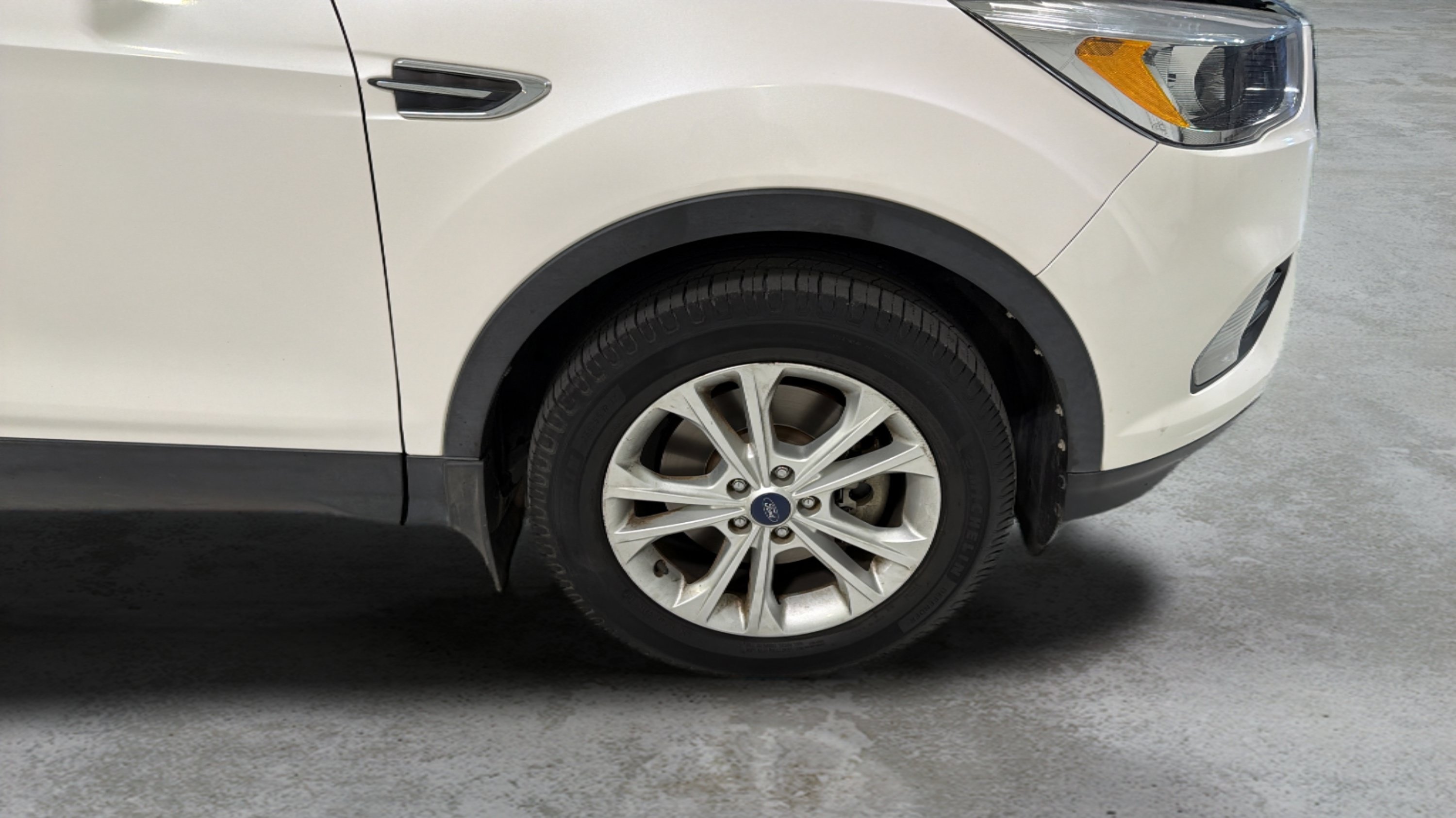 Used 2018 Ford Escape SE w/ SE Sync 3 Package AWD/4WD image 27