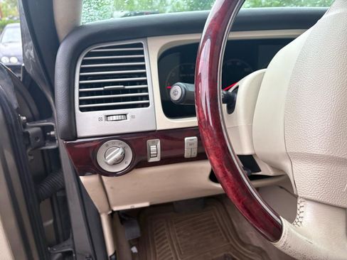 Used 2003 Lincoln Aviator AWD image 10