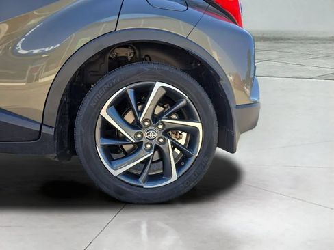 Used 2021 Toyota C-HR Limited FWD image 10