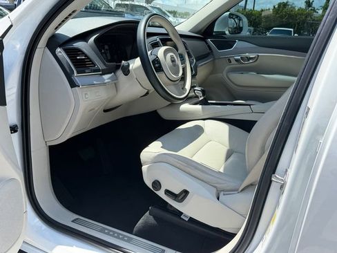 Used 2021 Volvo XC90 T5 Momentum w/ Climate Package FWD image 13