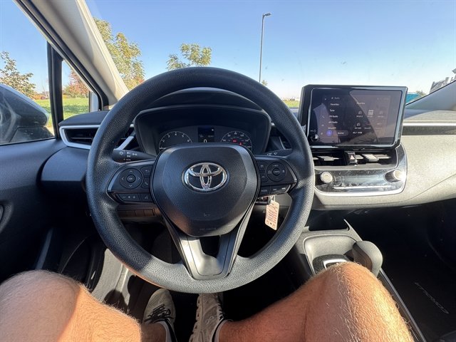 Used 2025 Toyota Corolla LE FWD image 12