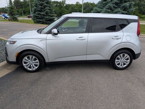 Used 2020 Kia Soul LX image 6