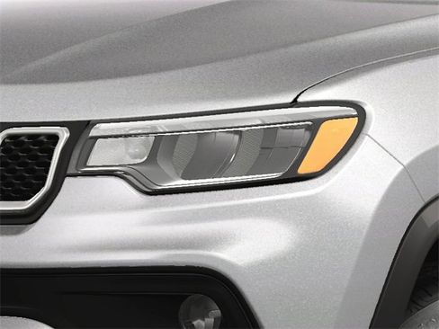 Certified 2024 Jeep Compass Latitude image 13