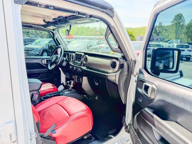 Used 2019 Jeep Wrangler Unlimited Sahara AWD/4WD image 13