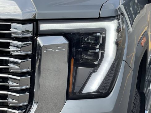 Used 2024 GMC Sierra 2500 Denali AWD/4WD image 16
