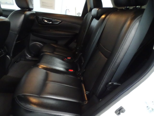 Used 2018 Nissan Rogue SL w/ Premium Package AWD/4WD image 4