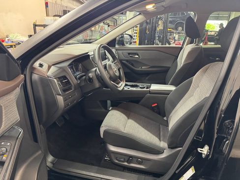 Used 2023 Nissan Rogue SV AWD/4WD image 23