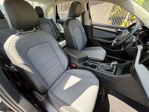 Used 2025 Volkswagen Jetta SE image 36