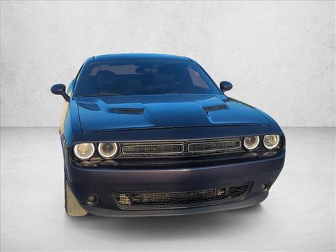 Used 2018 Dodge Challenger SXT RWD image 2