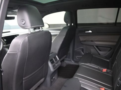 Used 2023 Volkswagen Atlas Cross Sport SE w/ Panoramic Sunroof Package image 12