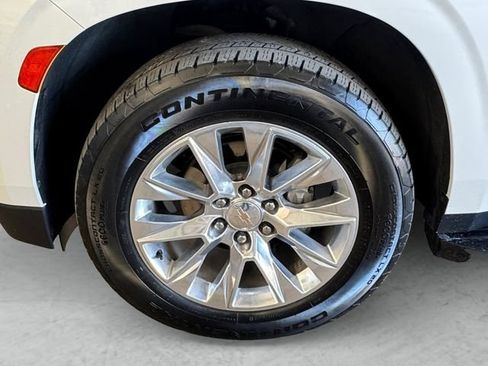 Used 2023 Chevrolet Suburban Premier AWD/4WD image 23