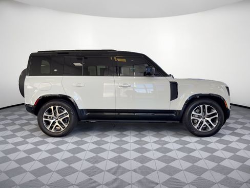Used 2024 Land Rover Defender 110 X-Dynamic SE AWD/4WD image 8