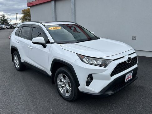 Used 2025 Toyota RAV4 XLE image 4
