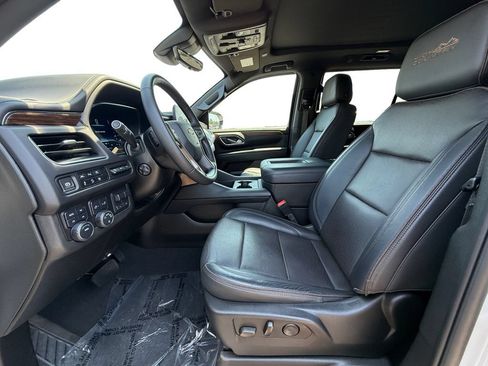 Used 2024 Chevrolet Suburban High Country w/ Premium Package AWD/4WD image 9