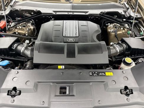 Certified 2024 Land Rover Defender 110 SE image 28