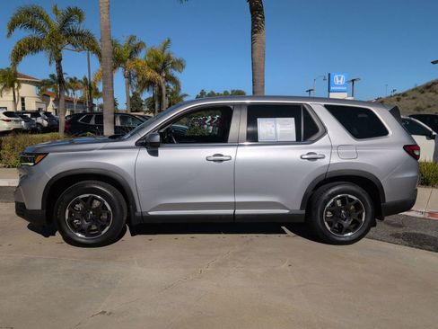 Used 2025 Honda Pilot EX-L image 2