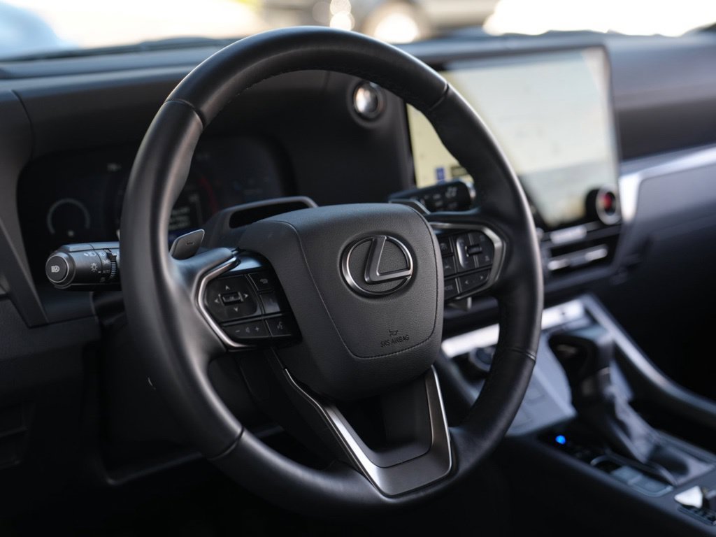 Used 2025 Lexus GX 550 w/ Accessory Package (2T) AWD/4WD image 21