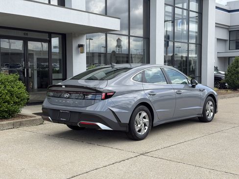 New 2026 Hyundai Sonata SE FWD image 4